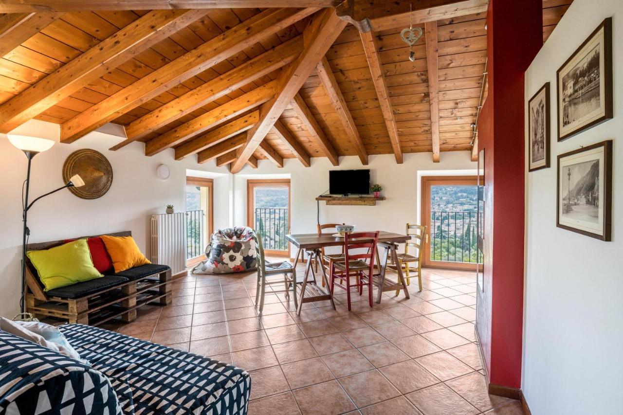 Casa Mandello Lägenhet Salò Exteriör bild