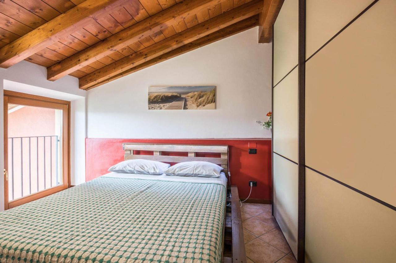 Casa Mandello Lägenhet Salò Exteriör bild
