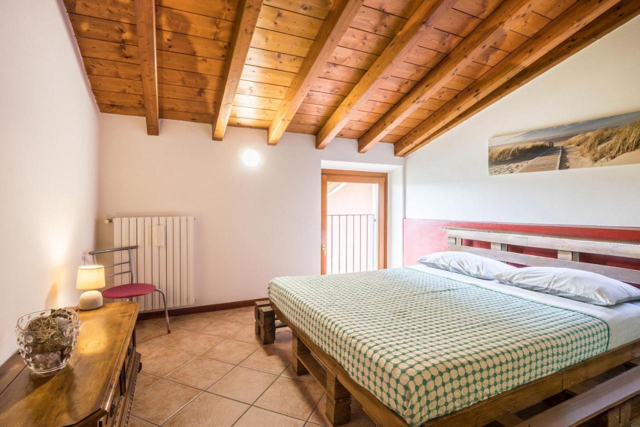 Casa Mandello Lägenhet Salò Exteriör bild